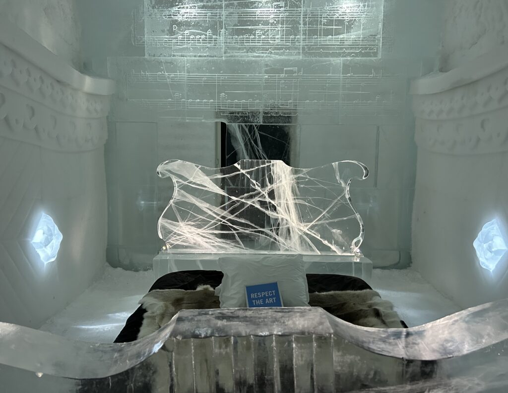 ICE HOTELにある氷の彫刻作品