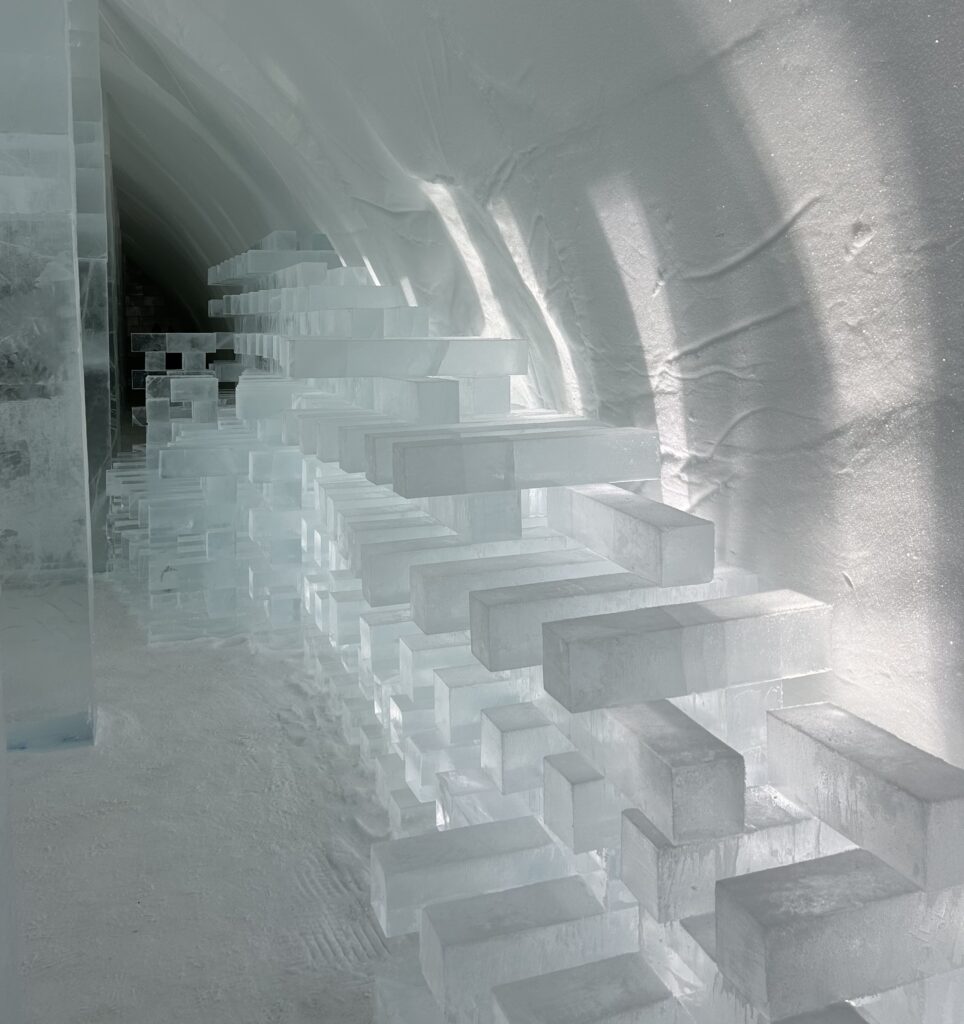 世界初で世界最大のICE HOTEL