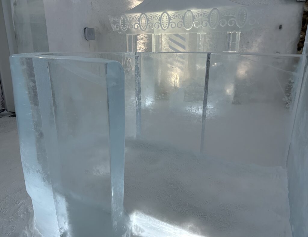 ICE BAR