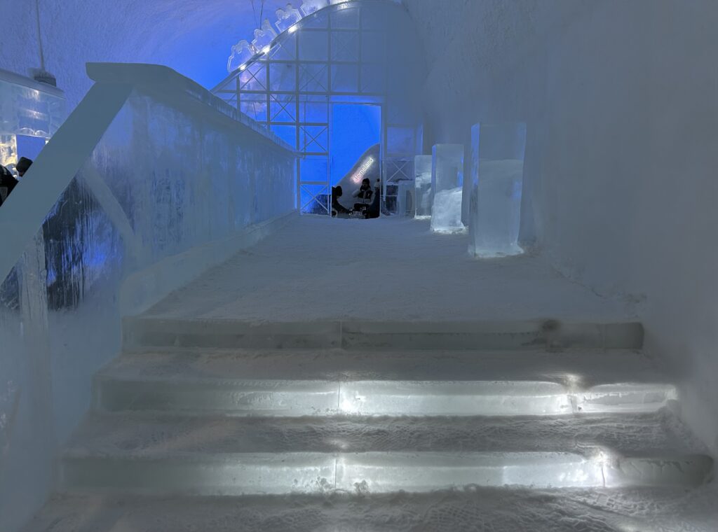 ICE BAR