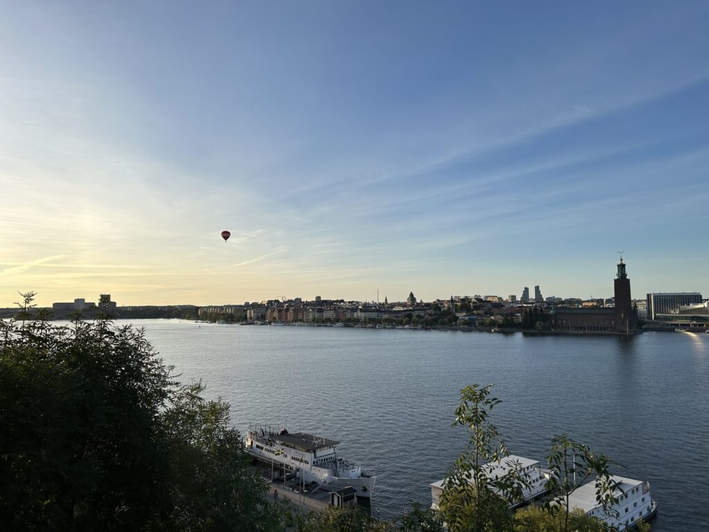 気球が飛んでいた