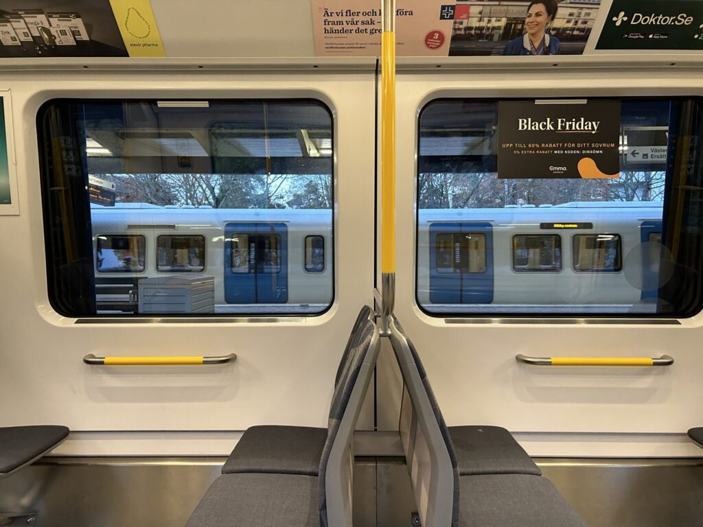 電車の内装