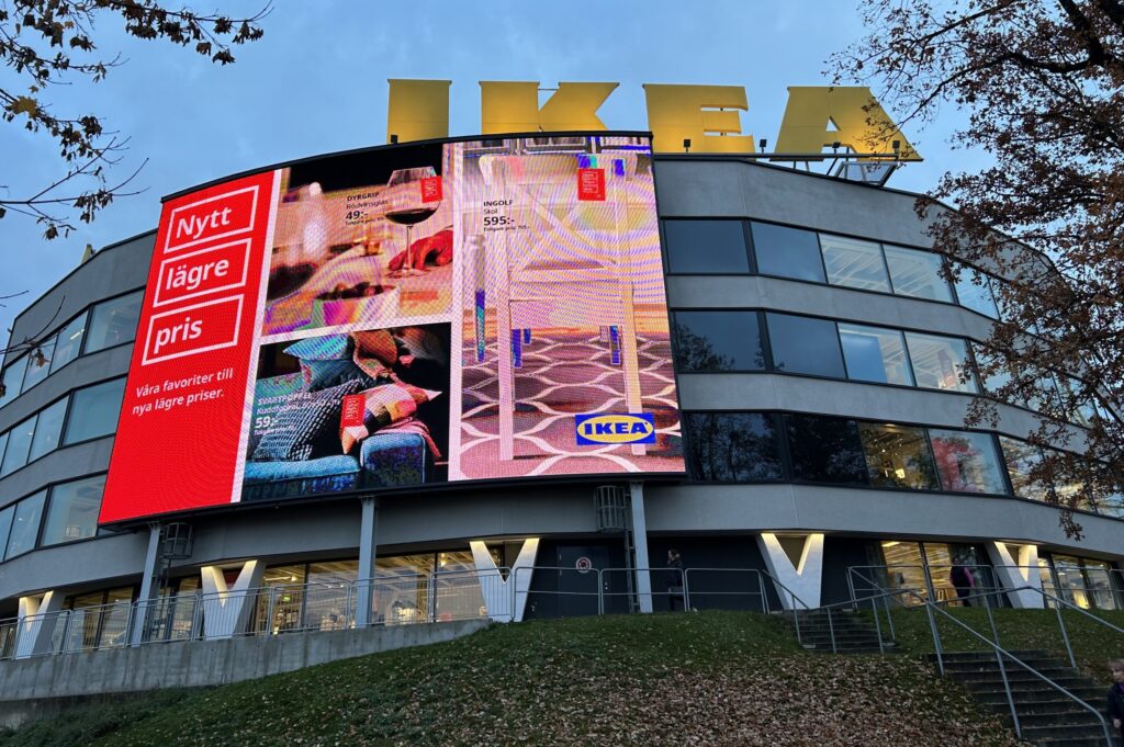 巨大なIKEAの建物